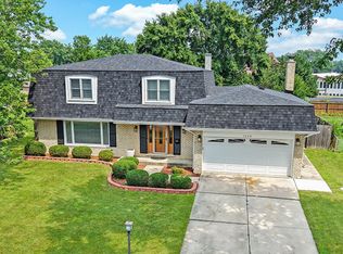 7209 Grant St, Darien, IL 60561