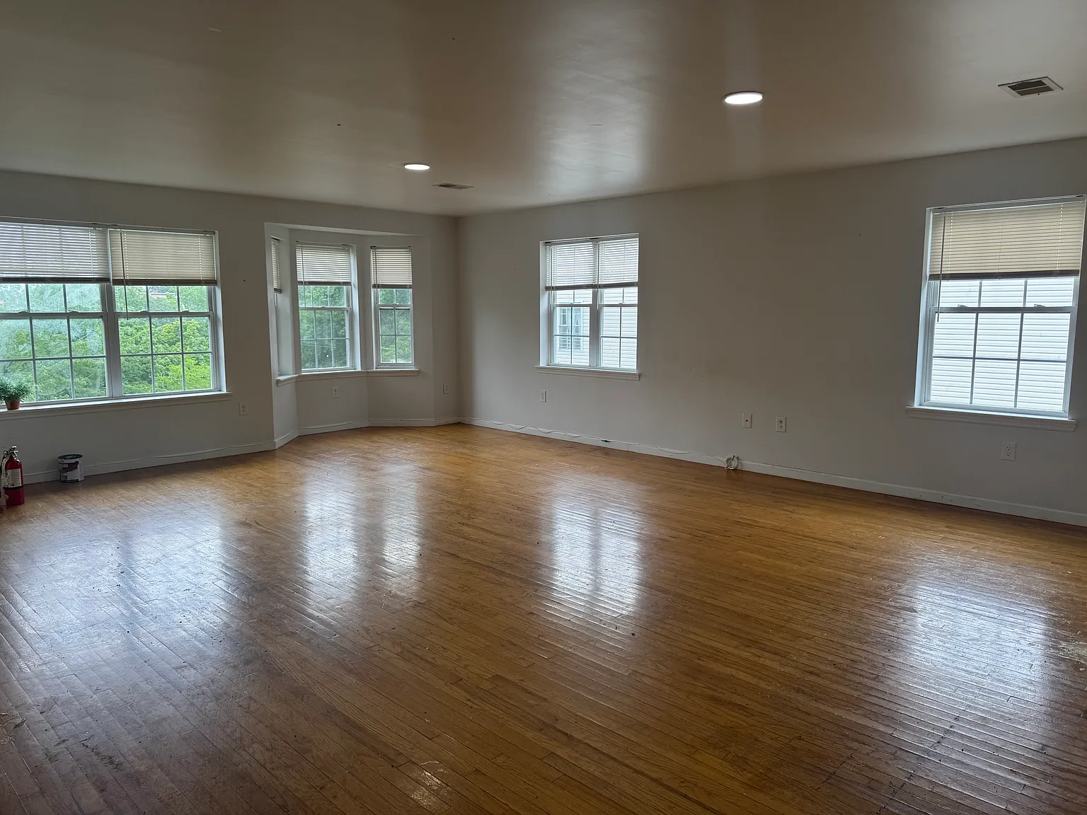 3 bed, 2500 sqft, $2,800 — Photo 3