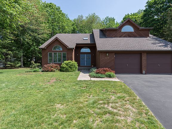 3rd image of 205 Country Side Dr