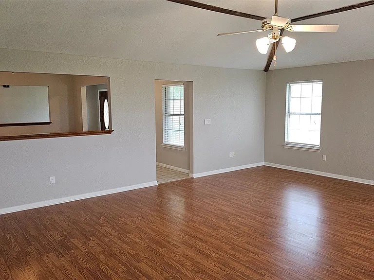 16 Brenda Ln — Photo 9