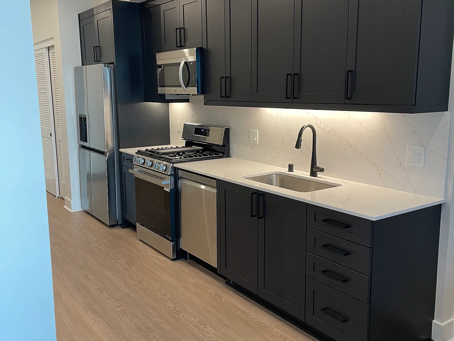 1 bed, 581 sqft, $2,150 — Photo 3