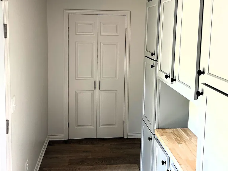 425 E Walnut St — Photo 4