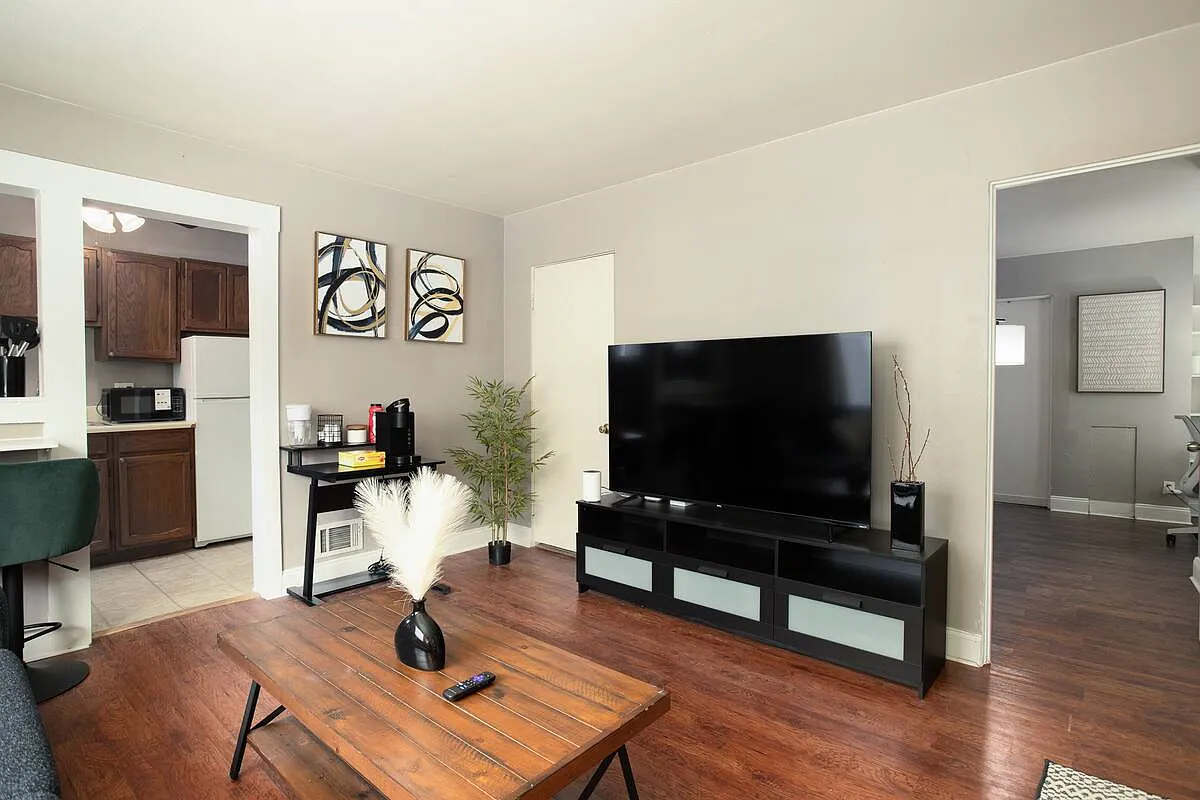 1 bed, $2,200 — Photo 2