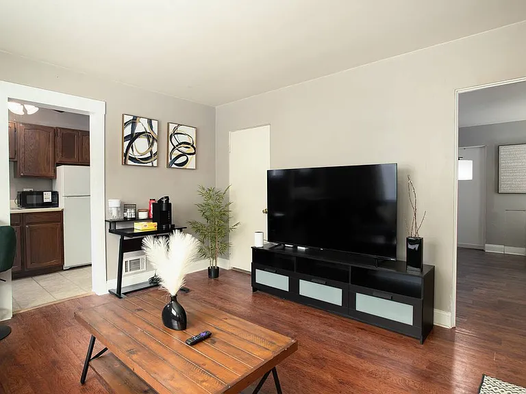 641 Summerlea St #1F — Photo 2