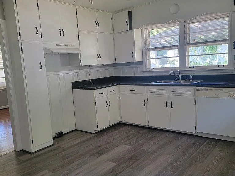 220 13th Ave NW — Photo 3