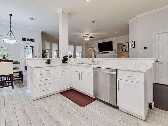 5th image of 5426 Lake Place Dr
