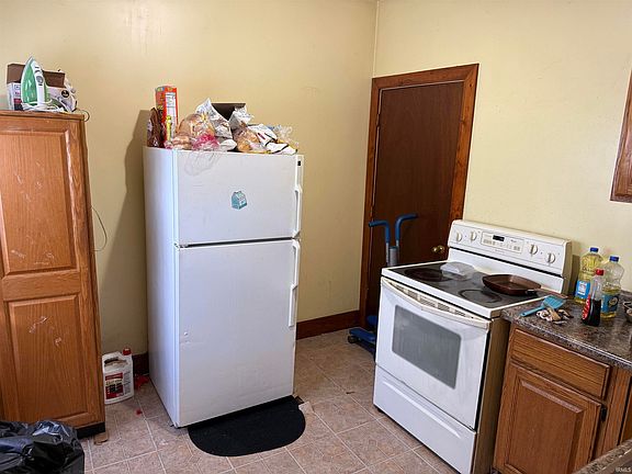 3rd image of 2415 Fellows St