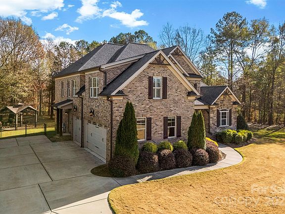 3rd image of 3005 Laurie Ct