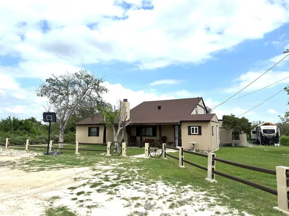 1017 Lakeshore Dr, Del Rio, TX 78840