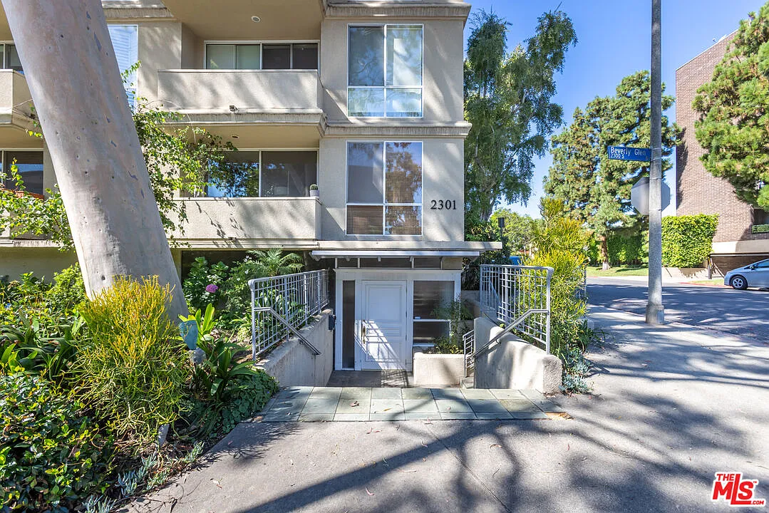 1 bed, 1.0 bath, 872 sqft, $3,050 — Photo 3