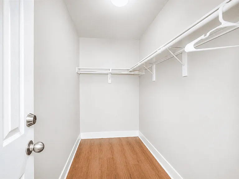 1720 Elgin St — Photo 16