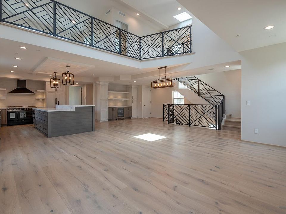 Vaulted ceilings and open concept layout