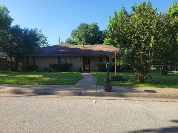 212 Charles St, Desoto, TX 75115