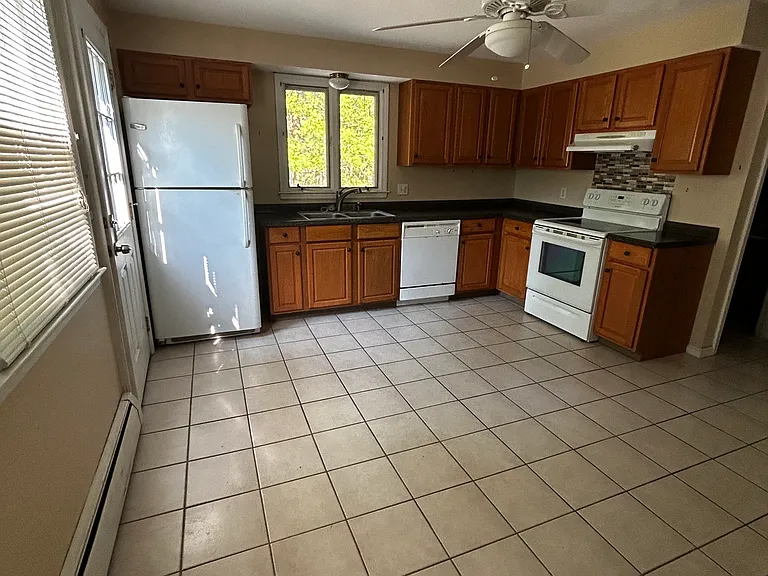 41 Cedar Dr — Photo 2
