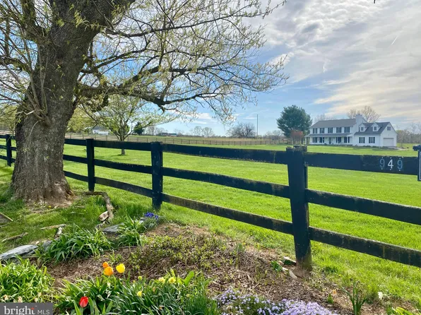 949 Pierce Rd, Berryville, VA 22611