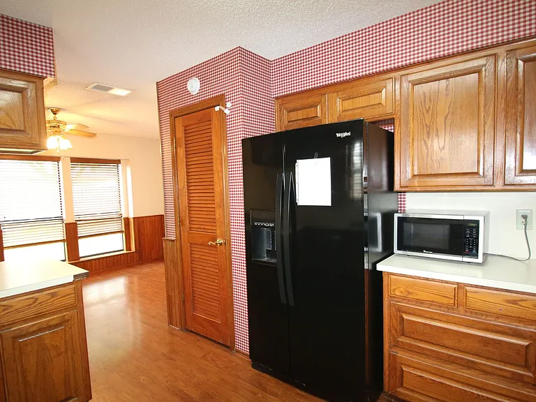 420 Birchwood Ln — Photo 8