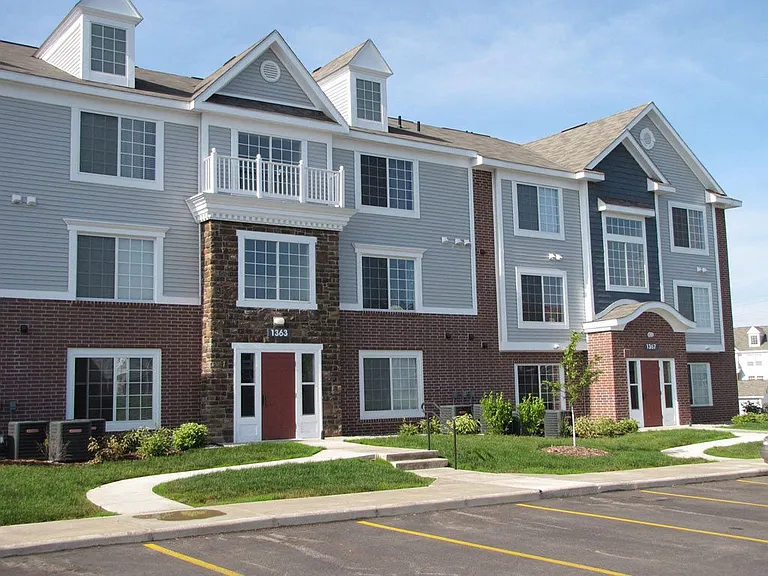 Autumn Lakes Apartments and Townhomes — Photo 62