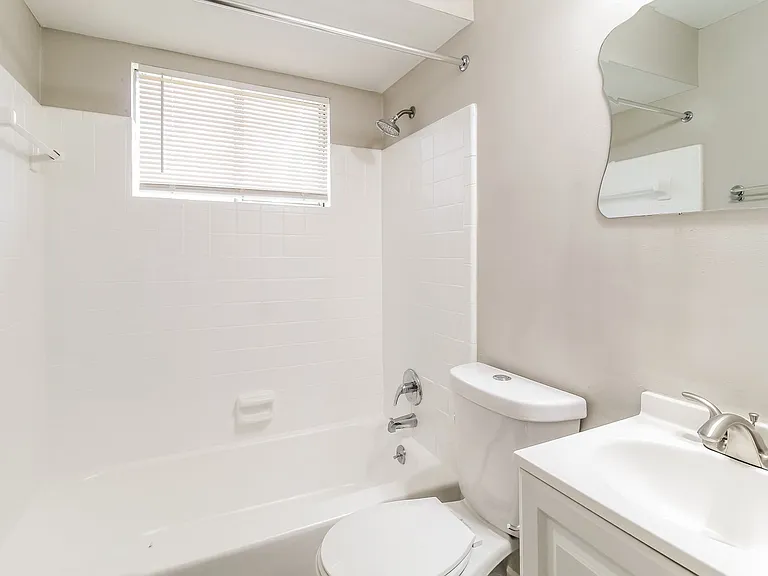 1049411_029_bathroom_13622076.jpg