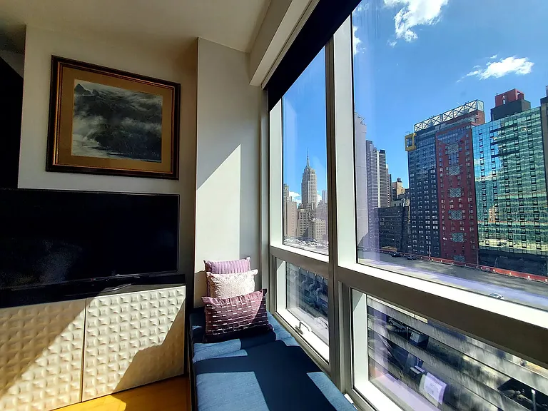 350 W 42nd St #17K — Photo 4