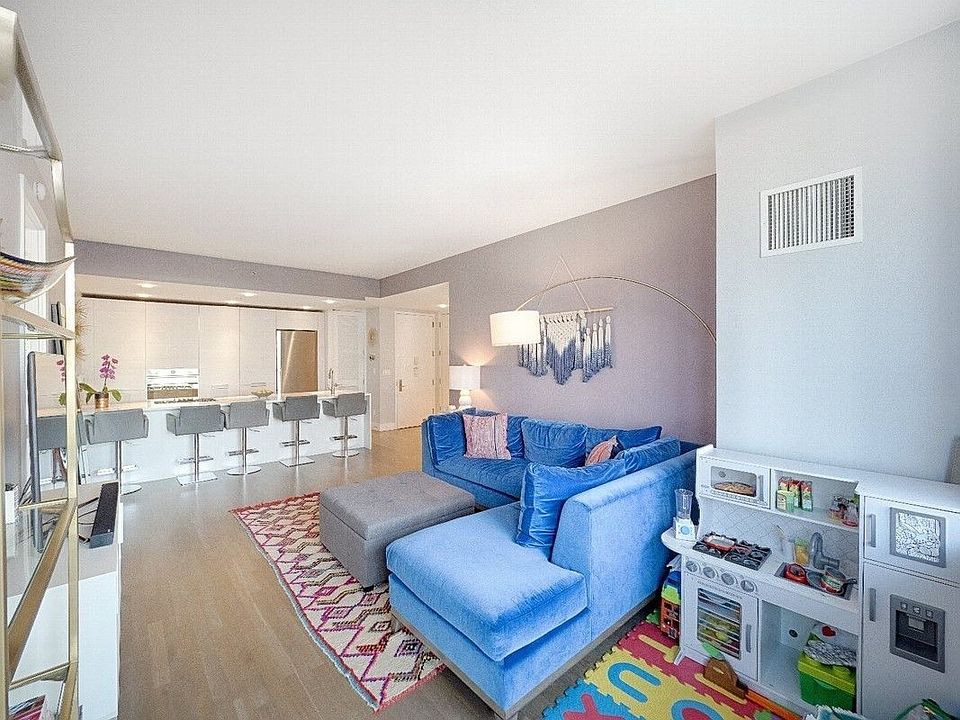 1st image of 5-19 Borden Ave #3D