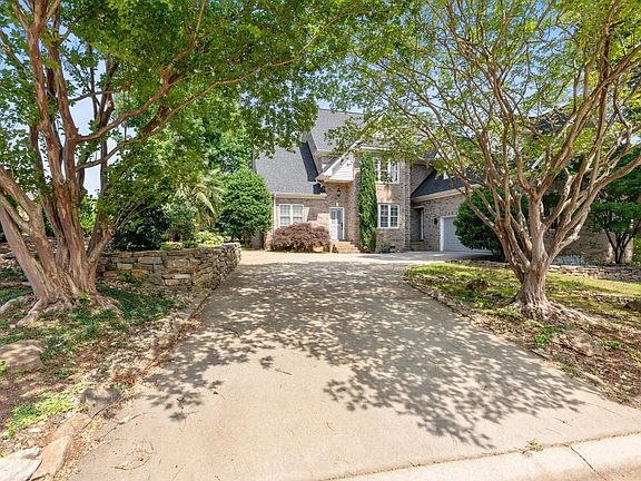 3rd image of 403 Mossy Ledge Ln