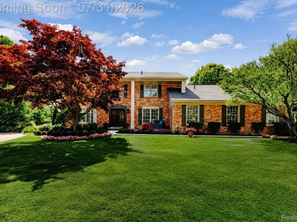 3313 Salem Ct, Rochester Hills, MI 48306