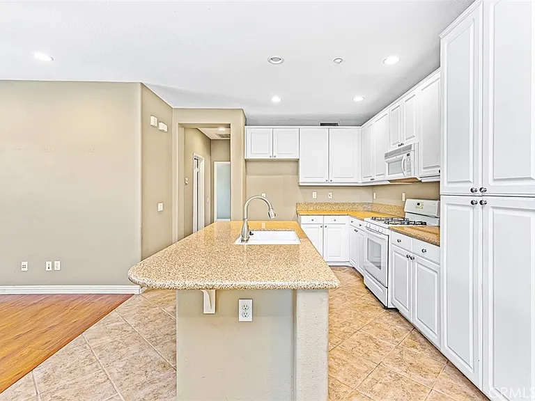 17 Corbin St — Photo 8