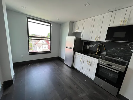 Rented by Delmark Realty LLC | media 1