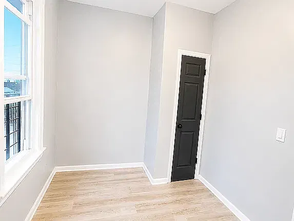 3 bed, 1000 sqft, $2,049 — Photo 4