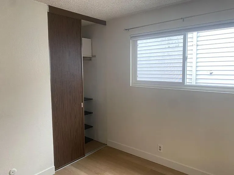 81 Camelot Ct — Photo 16