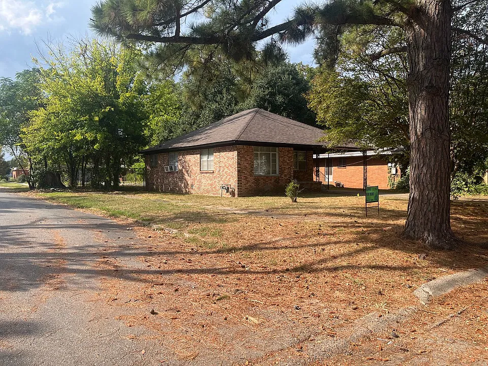 609 N Cedar St