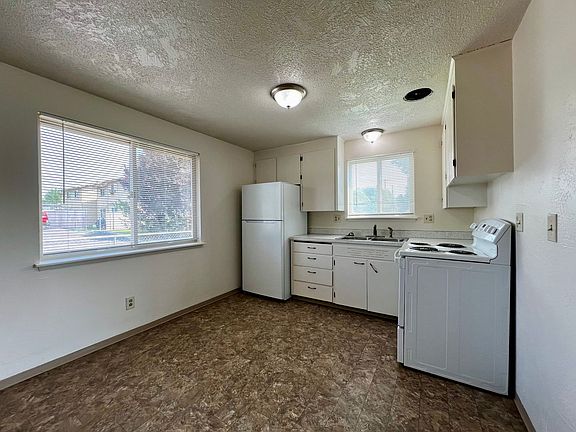 5th image of 1111 S 12th Ave #B
