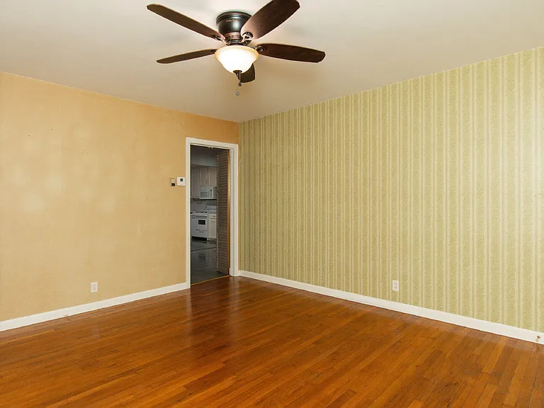 4510 Russell Dr — Photo 3