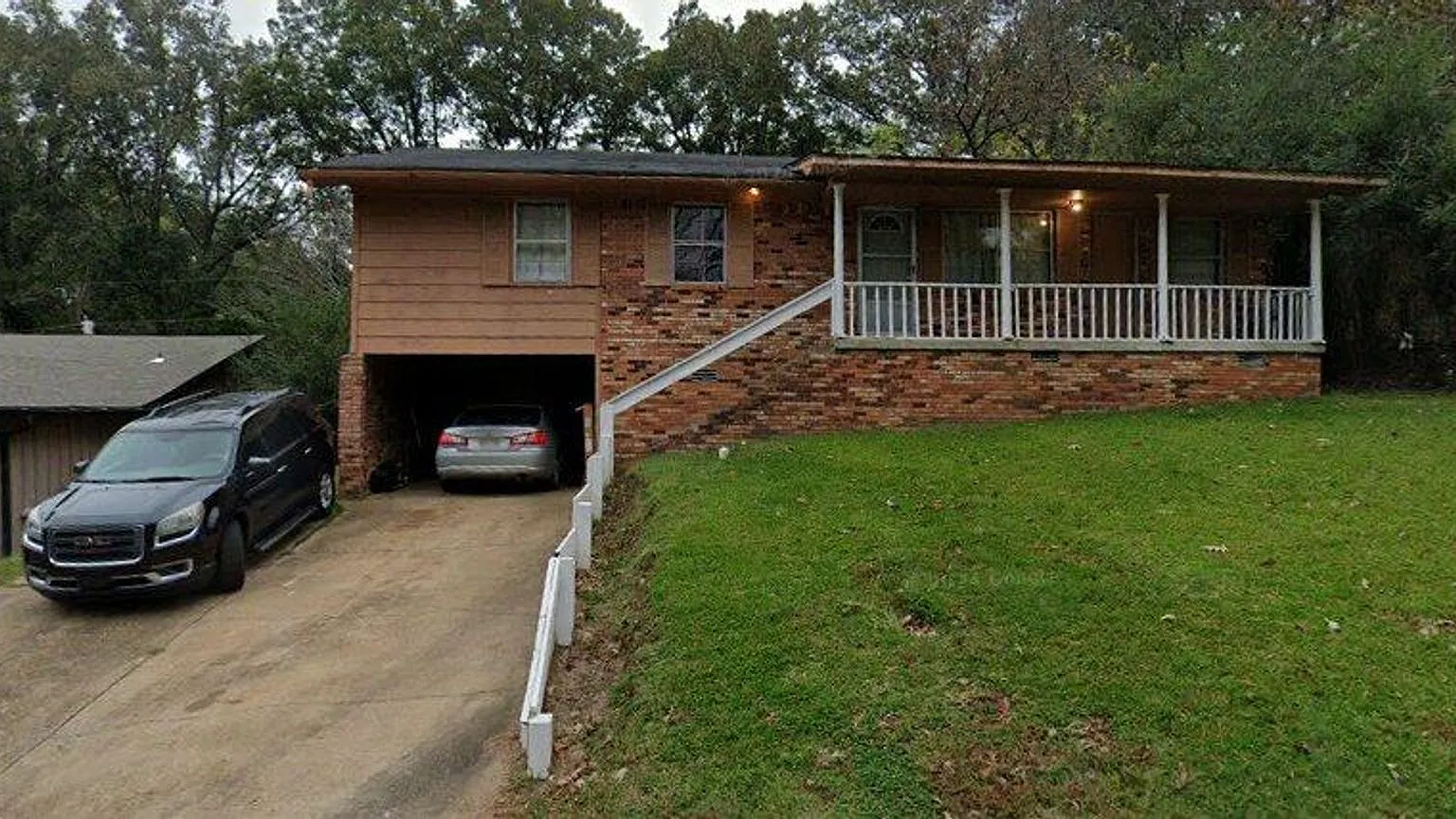4 Bedroom 2 Bath Home — Photo 1
