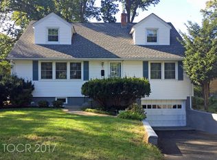 424 Smith Pl, Ridgewood, NJ 07450