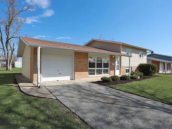 3rd image of 600 Flagstaff Ln
