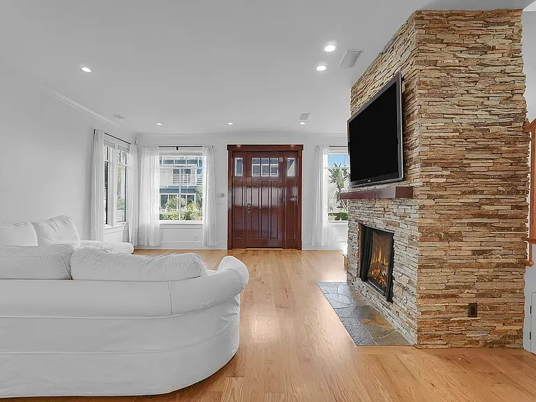 44 Sunset Ave — Photo 9