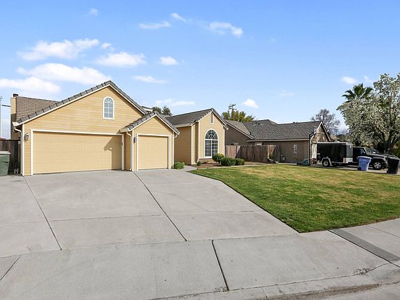 2nd image of 3191 Holly Ct