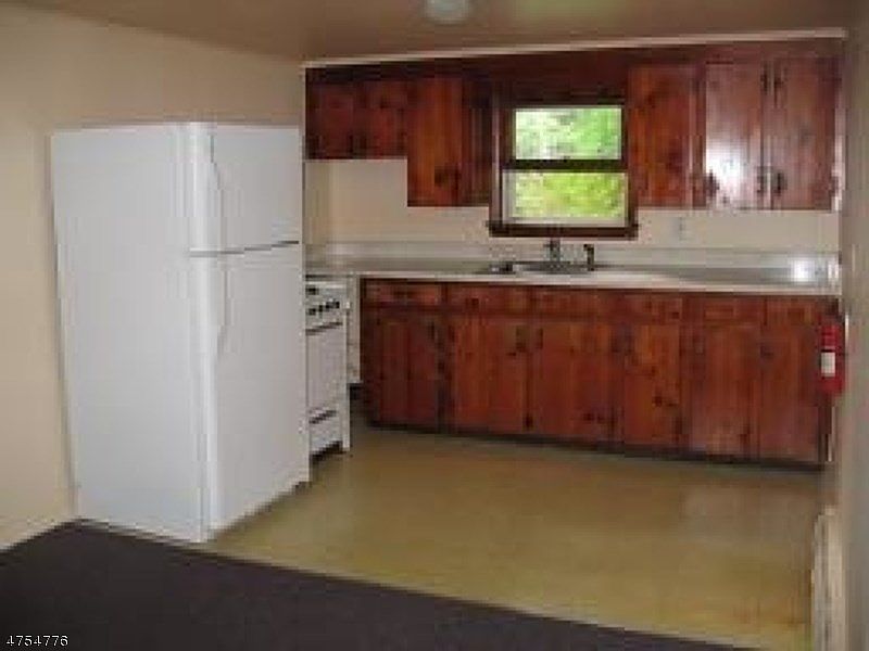 2nd image of 54 Catlin Rd APT 4