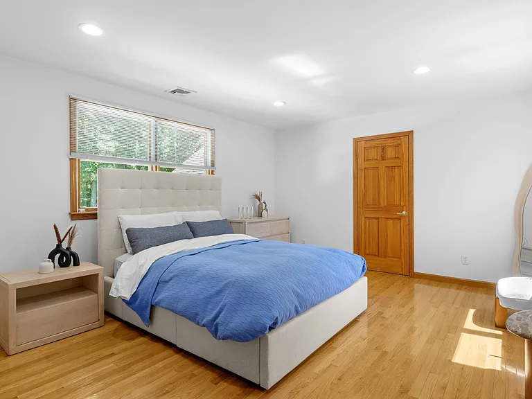 340 N Magee St — Photo 22
