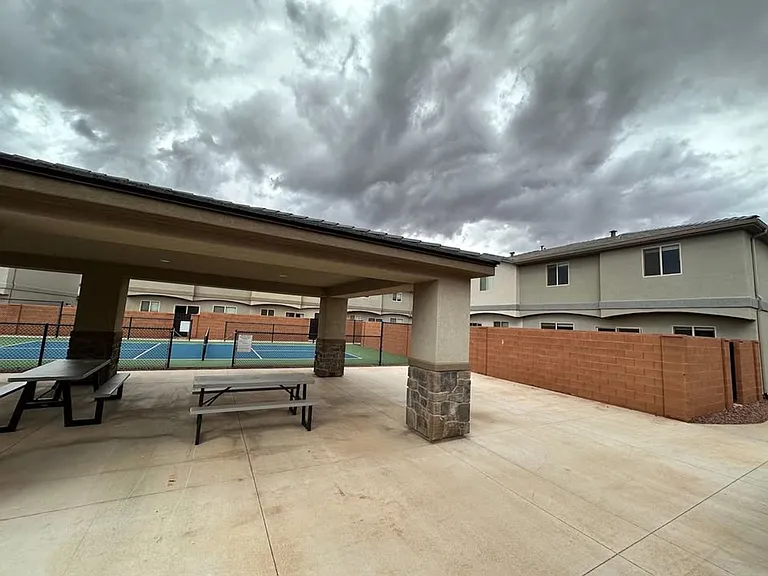 Three Bedroom Red Mountain Vista Town Home — Photo 44