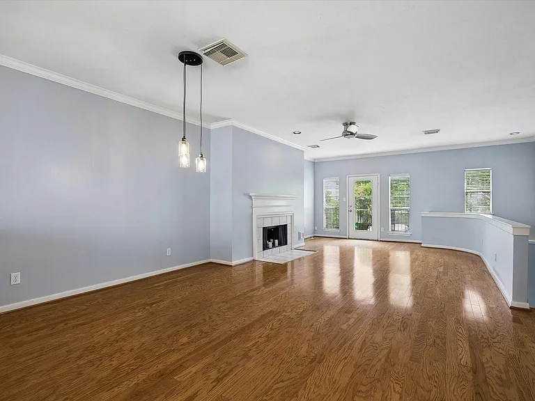 1026 Van Buren St — Photo 5