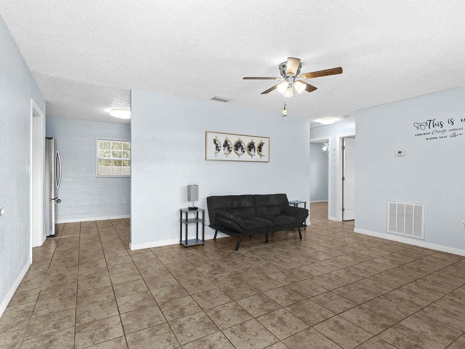 3 bed, 1008 sqft, $1,800 — Photo 1