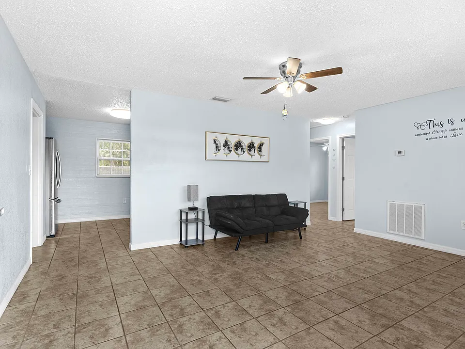 2334 N Roxbury Rd