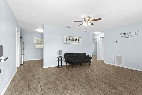 2334 N Roxbury Rd Photo 1