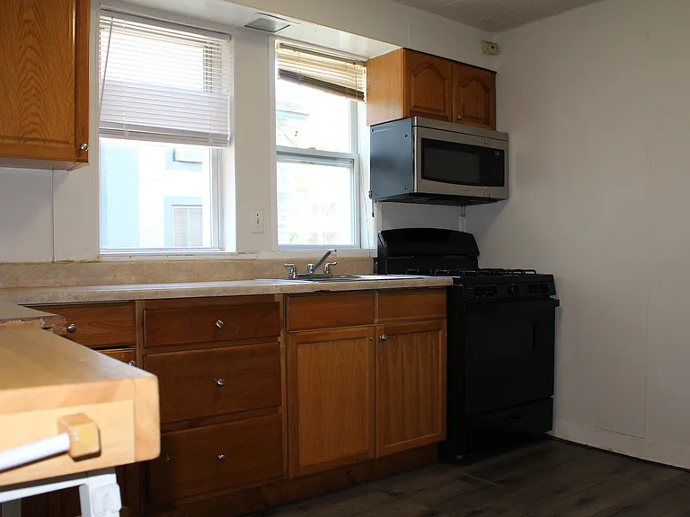 110 Ballard St #1 — Photo 5