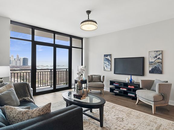 4th image of 233 E 13th St APT 1602