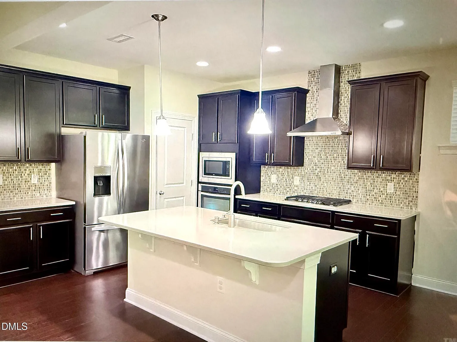 3 bed, 2.5 bath, 2050 sqft, $2,500 — Photo 2