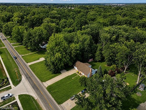 3rd image of Indian Hollow Rd