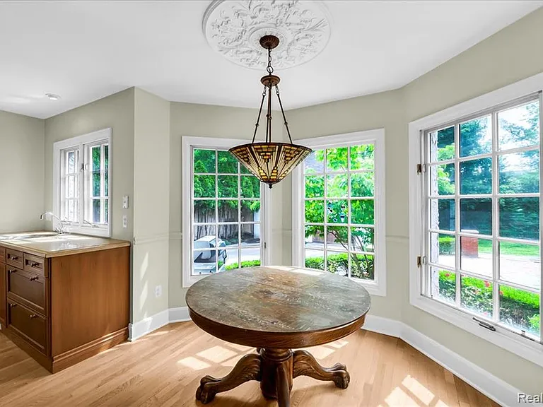 455 Linden Rd — Photo 24